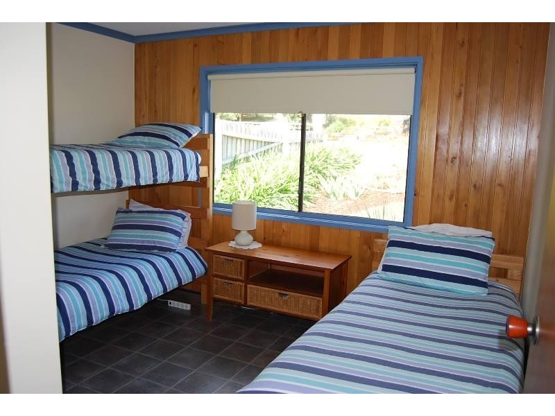 6 Uplands Avenue, Lakes Entrance VIC 3909