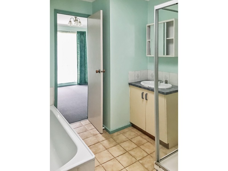 15 Bronsdon Street, Lakes Entrance VIC 3909