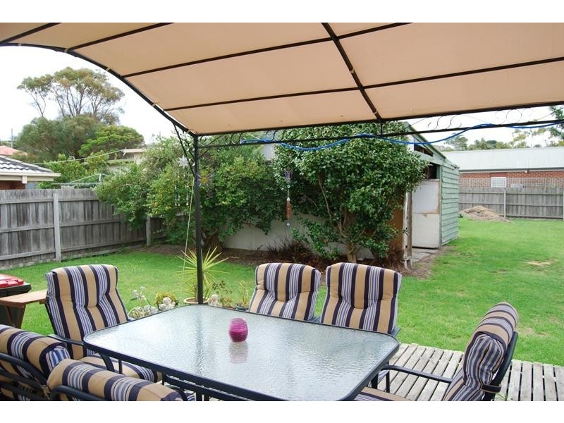 5 Coates Road, Lakes Entrance VIC 3909