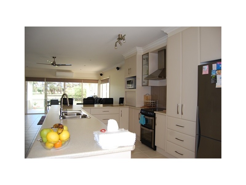 2 122 Golf Links Road, Lakes Entrance VIC 3909