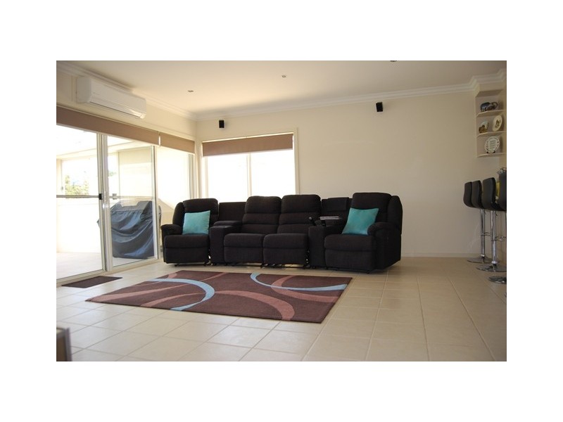 2 122 Golf Links Road, Lakes Entrance VIC 3909