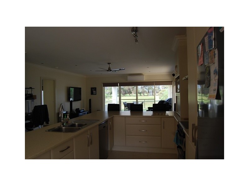 2 122 Golf Links Road, Lakes Entrance VIC 3909