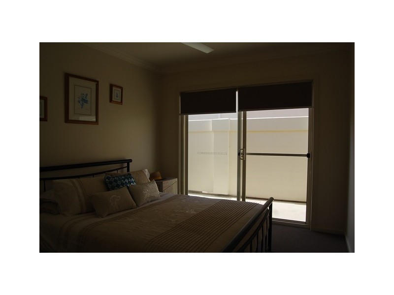 2 122 Golf Links Road, Lakes Entrance VIC 3909