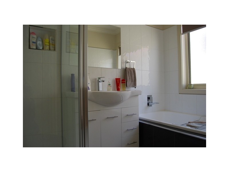 2 122 Golf Links Road, Lakes Entrance VIC 3909