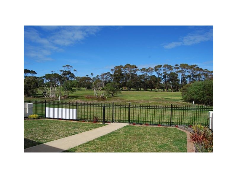 2 122 Golf Links Road, Lakes Entrance VIC 3909