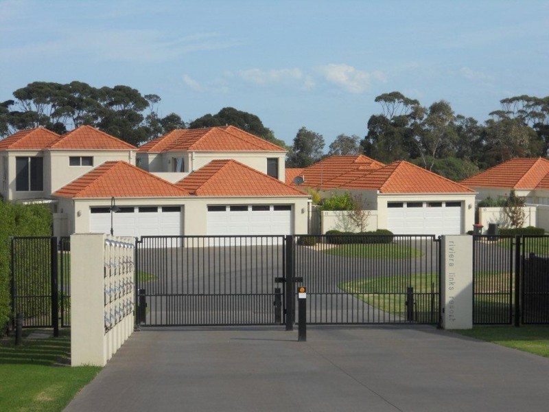 2 122 Golf Links Road, Lakes Entrance VIC 3909