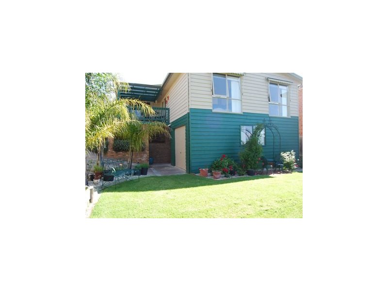 75 Lake Bunga Beach Road, Lakes Entrance VIC 3909
