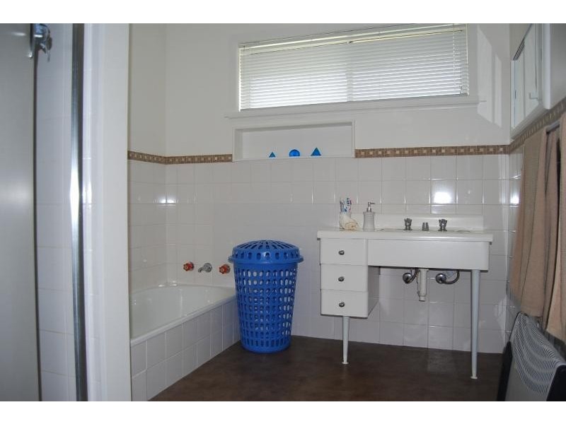 2 Dargo Street, Lakes Entrance VIC 3909