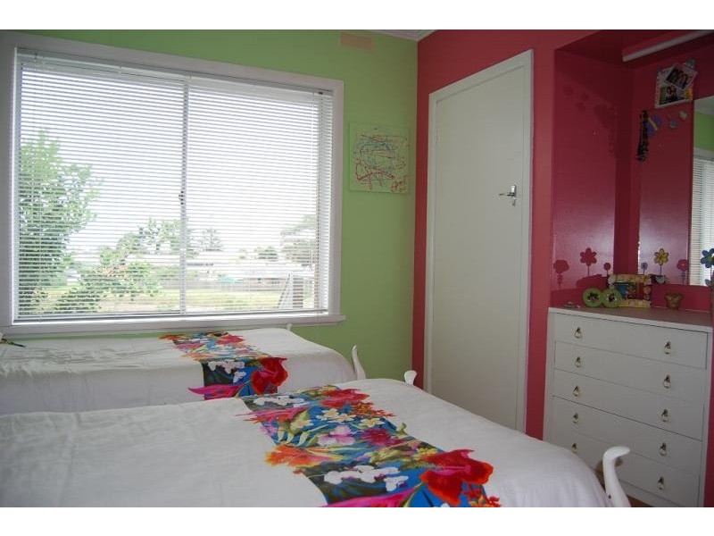 2 Dargo Street, Lakes Entrance VIC 3909