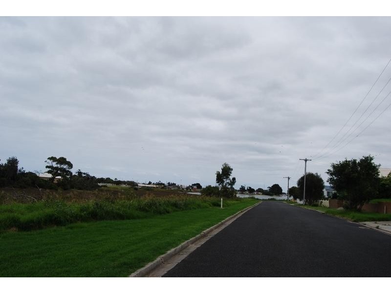 2 Dargo Street, Lakes Entrance VIC 3909