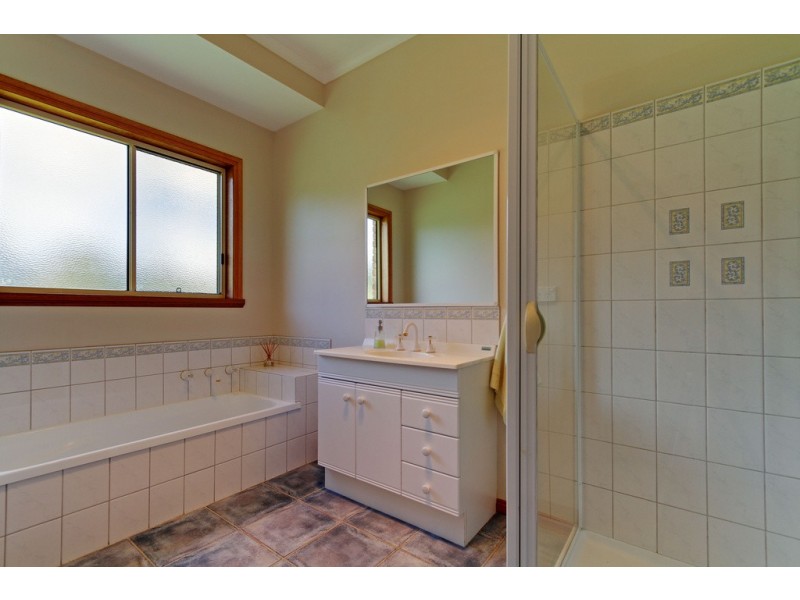 165 Rosherville Road, Metung VIC 3904