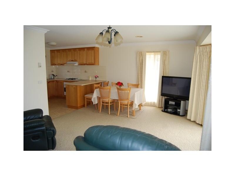 2/16 Roadknight Street, Lakes Entrance VIC 3909