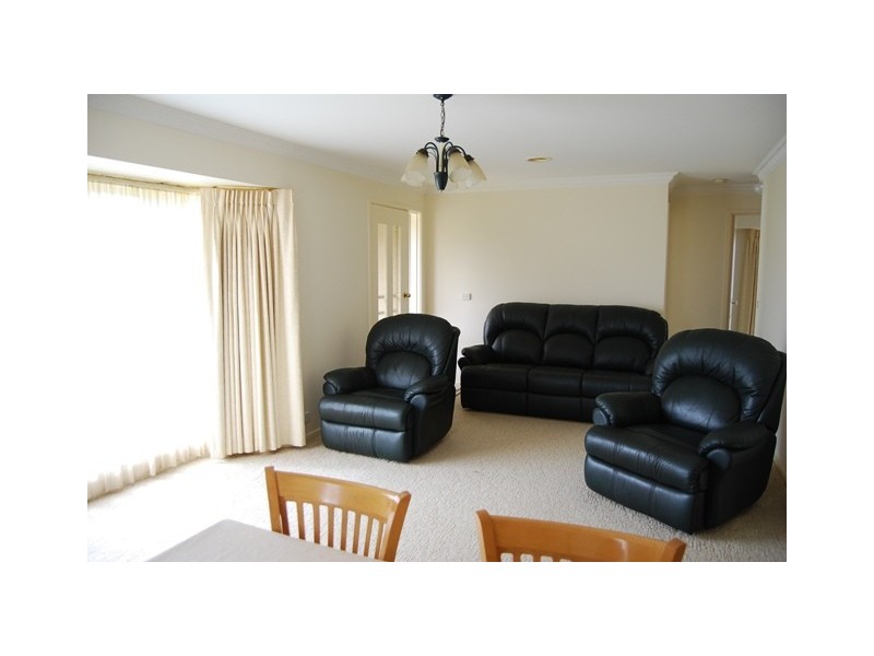 2/16 Roadknight Street, Lakes Entrance VIC 3909