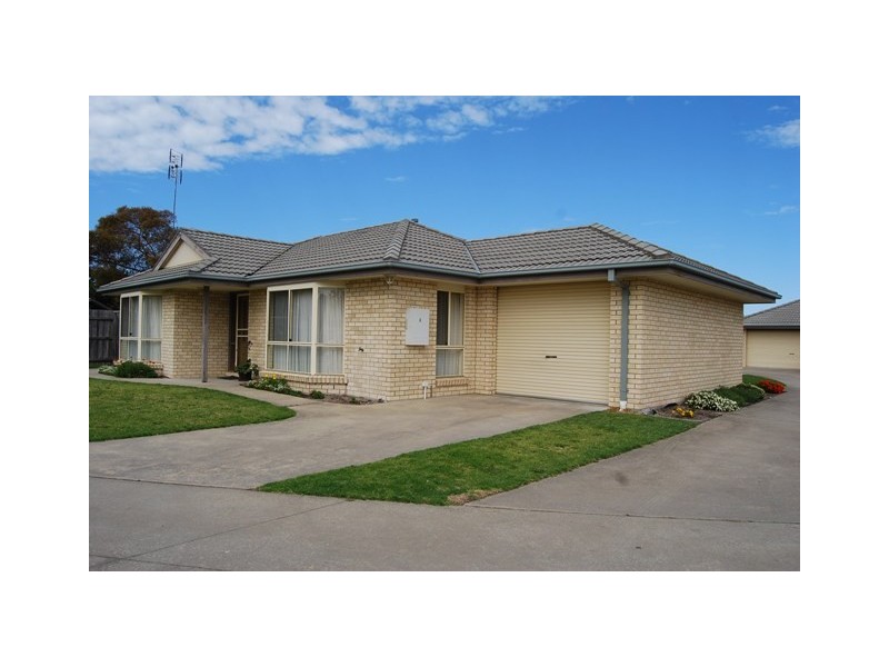 2/16 Roadknight Street, Lakes Entrance VIC 3909