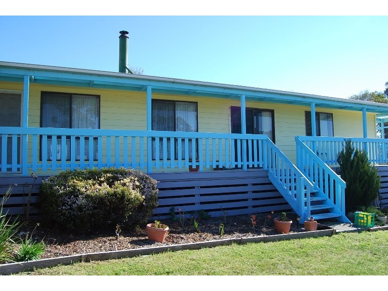 10 Capes Road, Lakes Entrance VIC 3909