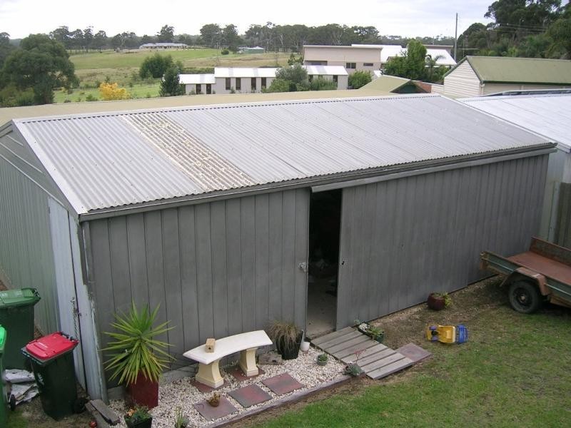 10 Capes Road, Lakes Entrance VIC 3909