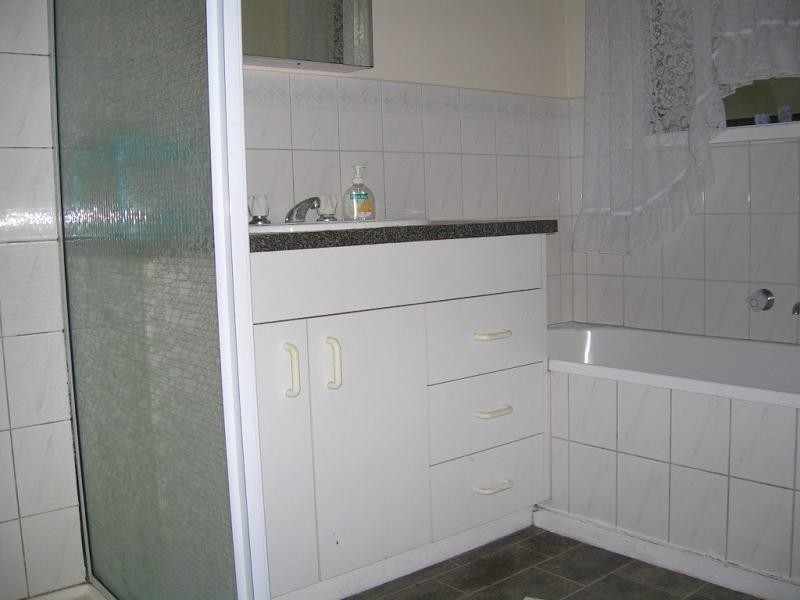 10 Capes Road, Lakes Entrance VIC 3909