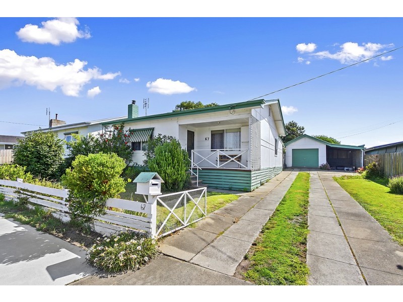 67 Carpenter Street, Lakes Entrance VIC 3909