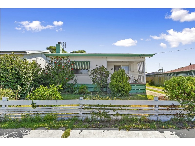 67 Carpenter Street, Lakes Entrance VIC 3909