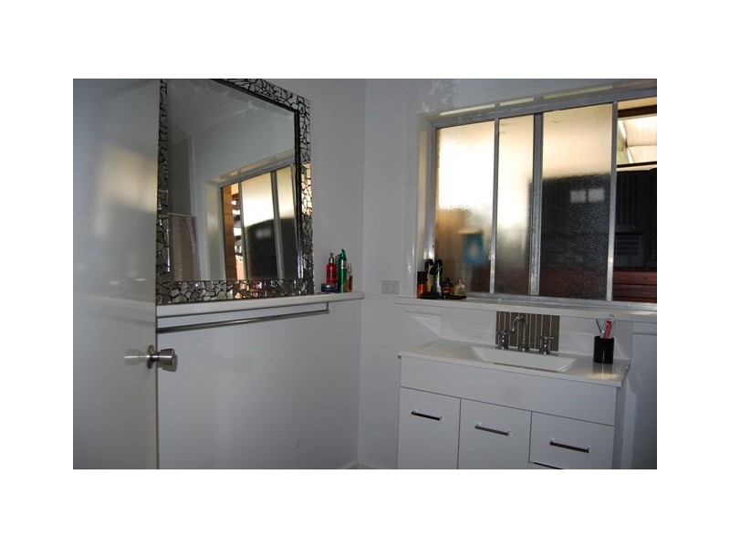 23 Heatherlea Grove, Lakes Entrance VIC 3909