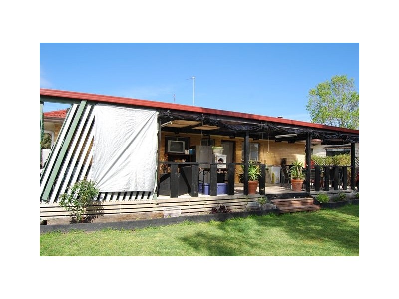 23 Heatherlea Grove, Lakes Entrance VIC 3909