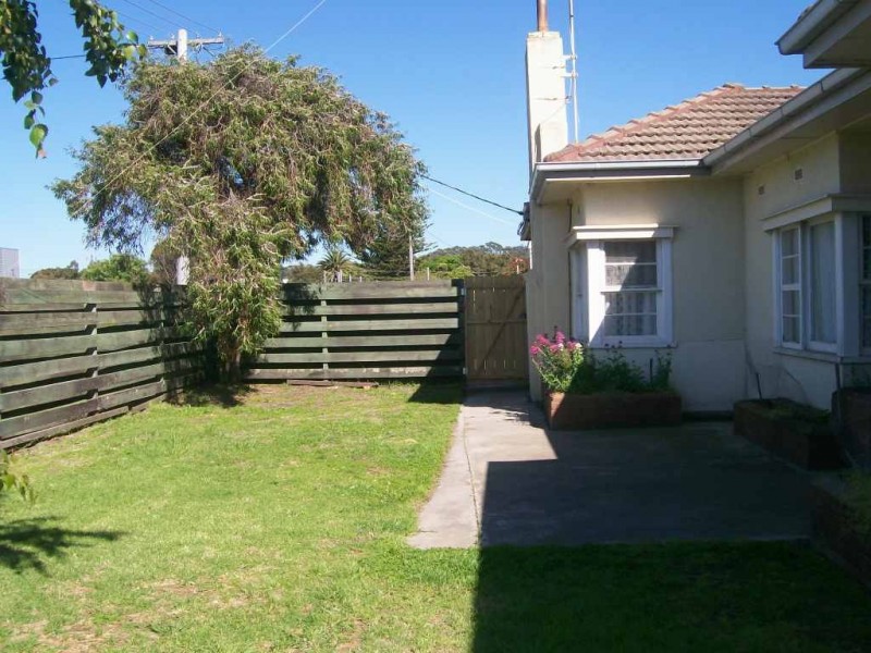11 Staunton Street, Lakes Entrance VIC 3909