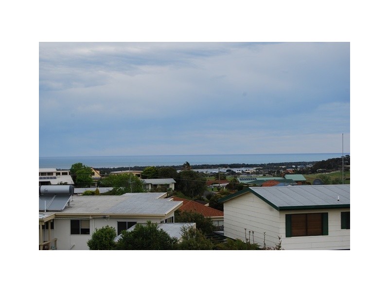 32 Capes Road, Lakes Entrance VIC 3909