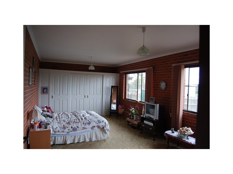 32 Capes Road, Lakes Entrance VIC 3909