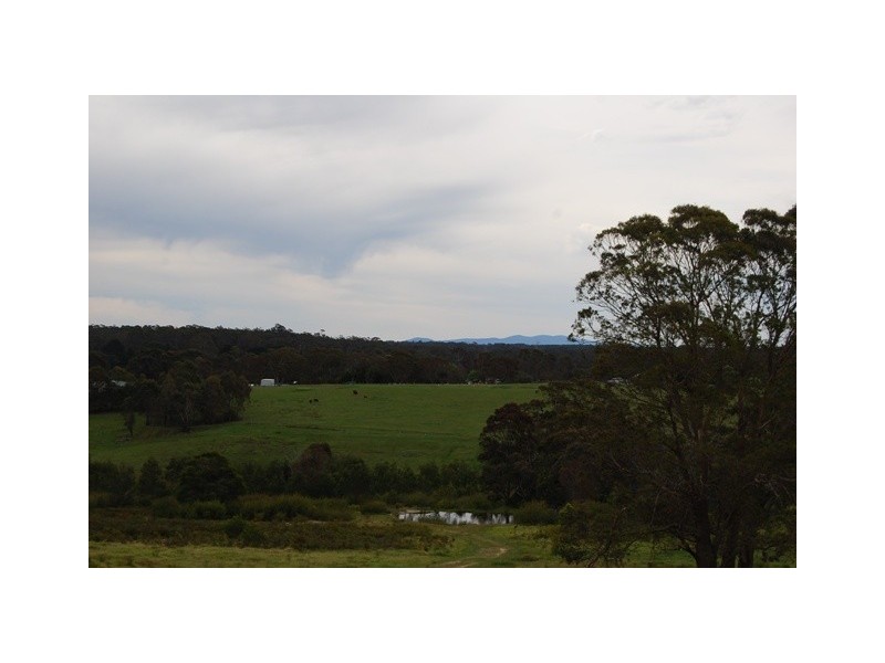 32 Capes Road, Lakes Entrance VIC 3909