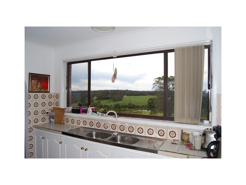 32 Capes Road, Lakes Entrance VIC 3909