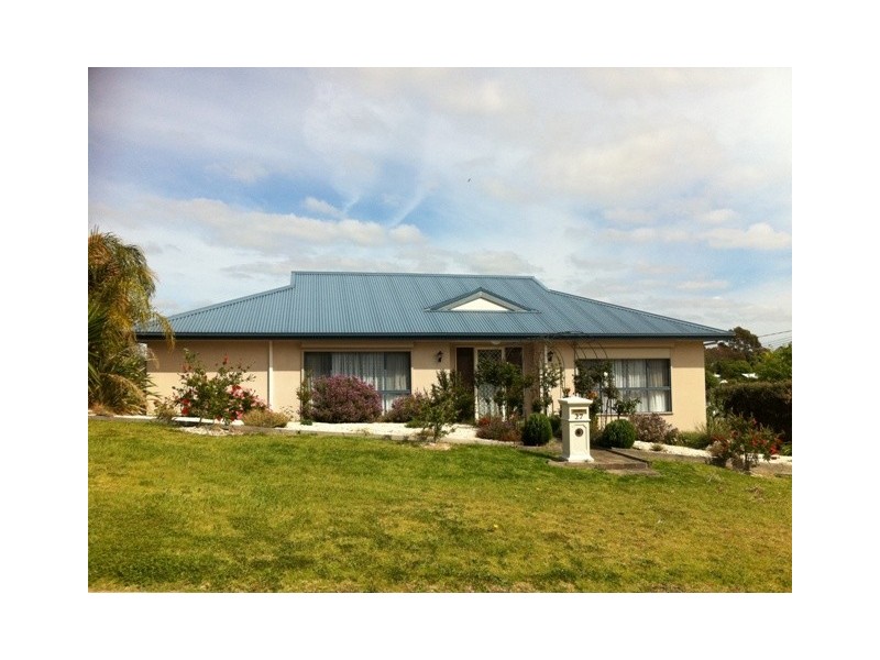 27 Abalone Avenue, Lakes Entrance VIC 3909