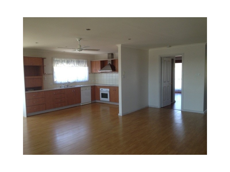 27 Abalone Avenue, Lakes Entrance VIC 3909