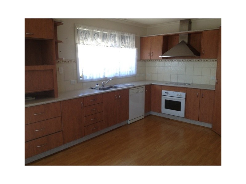 27 Abalone Avenue, Lakes Entrance VIC 3909