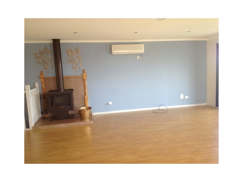 27 Abalone Avenue, Lakes Entrance VIC 3909