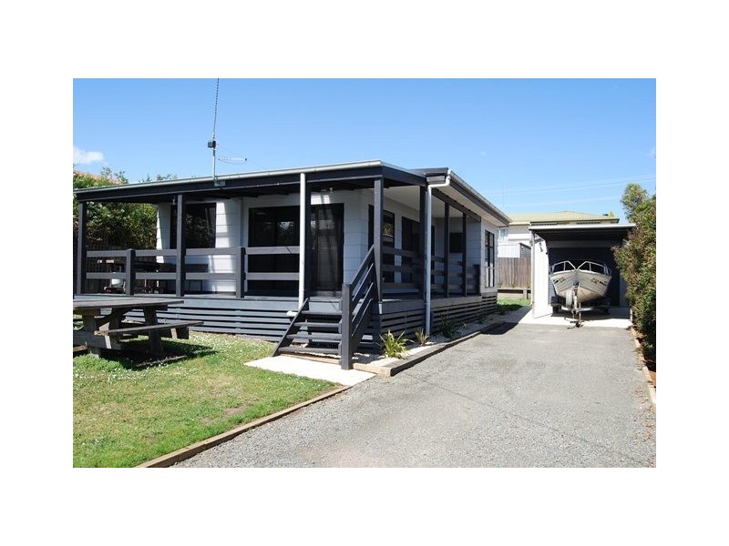 18 Panoramic Drive, Lakes Entrance VIC 3909