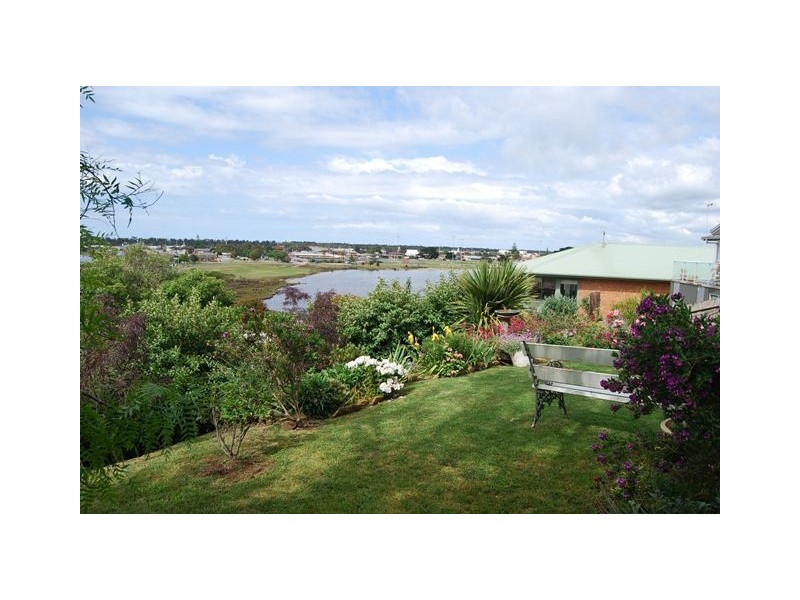 17 View Street, Lakes Entrance VIC 3909