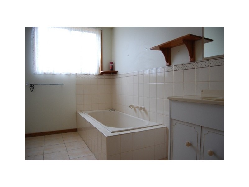 31 West Crescent, Lakes Entrance VIC 3909