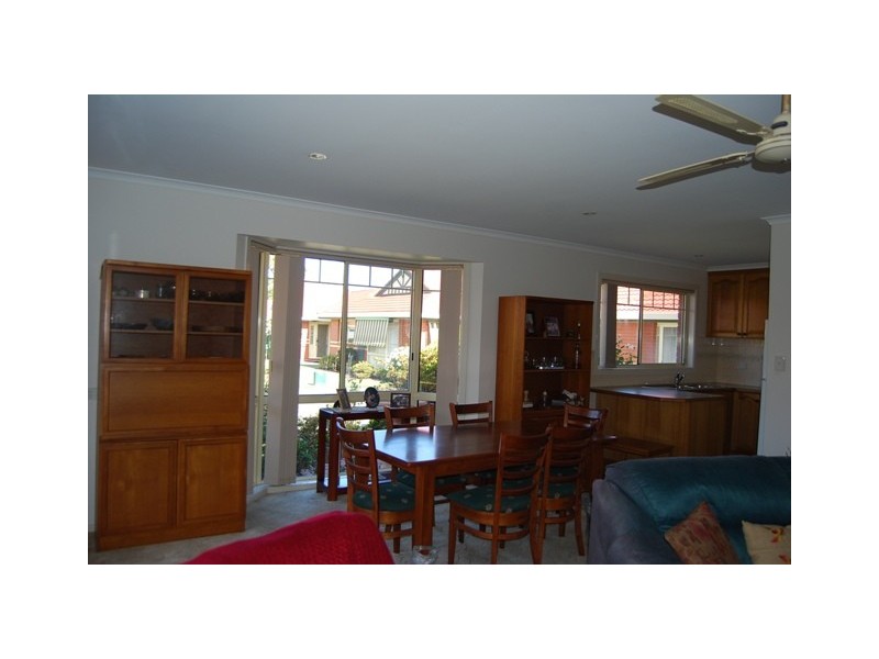 Unit 10 67-73 Roadknight Street, Lakes Entrance VIC 3909