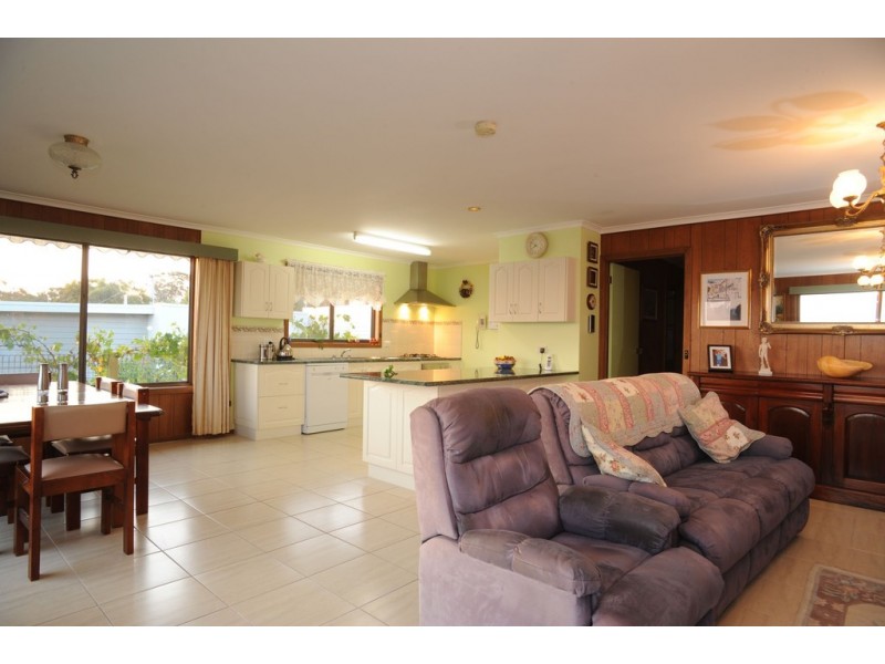 30 Ocean View Parade, Lakes Entrance VIC 3909