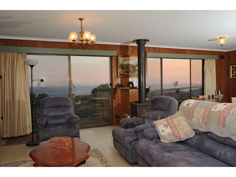 30 Ocean View Parade, Lakes Entrance VIC 3909