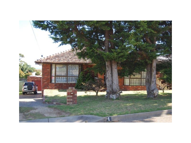 1 Bronsdon Street, Lakes Entrance VIC 3909