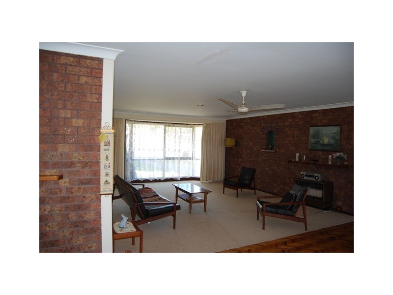 1 Bronsdon Street, Lakes Entrance VIC 3909