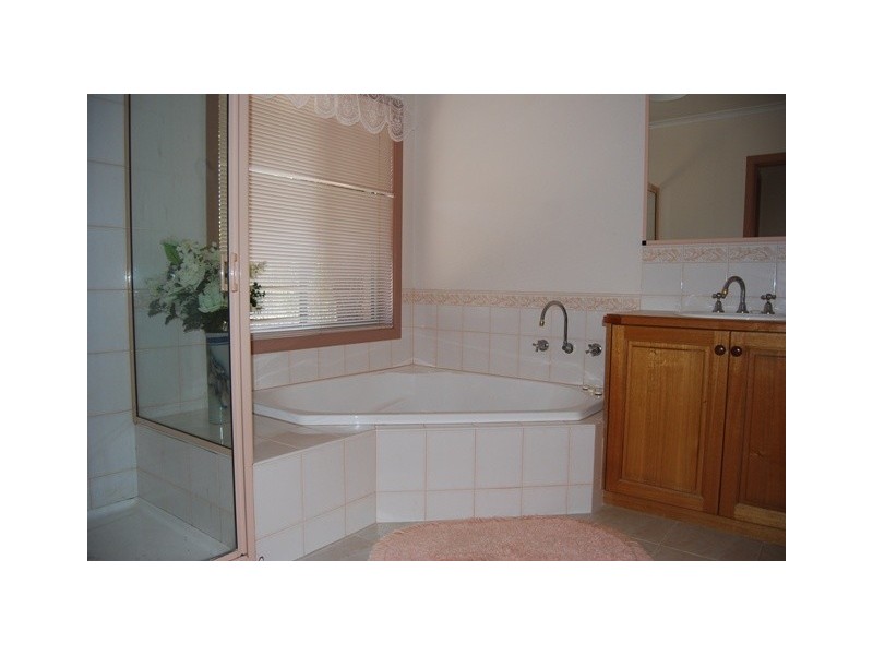 50 Stirling Drive, Lakes Entrance VIC 3909