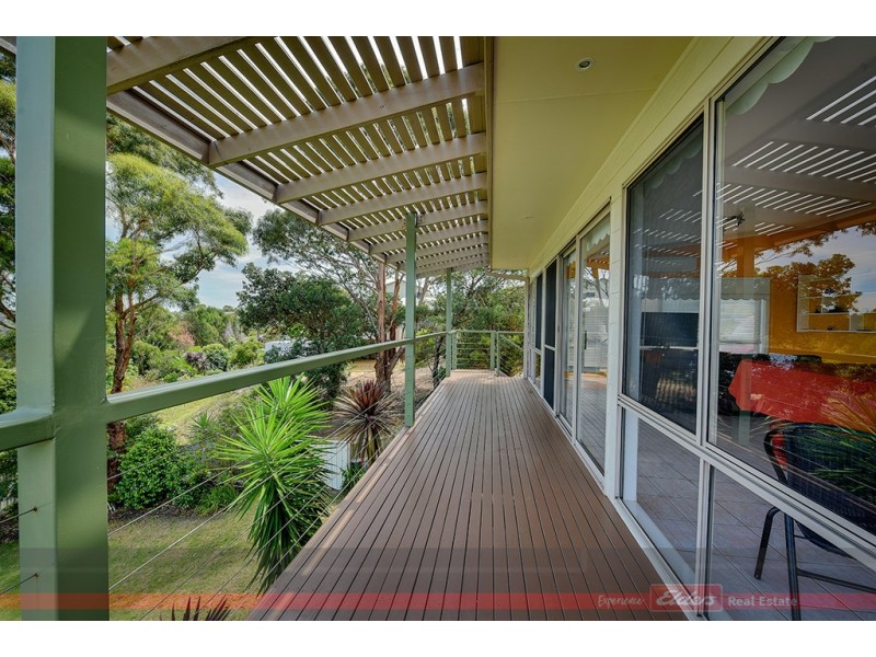 2 Bass Close, Lakes Entrance VIC 3909