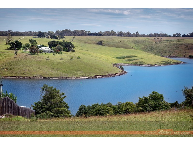 2 Bass Close, Lakes Entrance VIC 3909