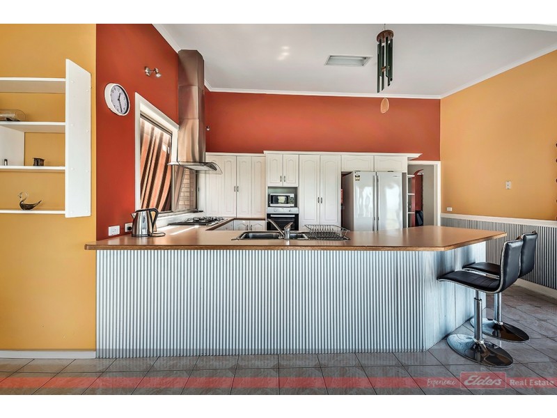 2 Bass Close, Lakes Entrance VIC 3909