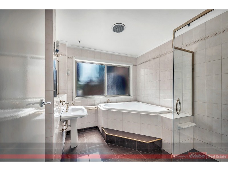 2 Bass Close, Lakes Entrance VIC 3909