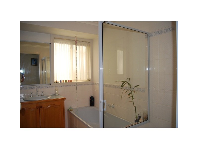 Unit 6 67-73 Roadknight Street, Lakes Entrance VIC 3909