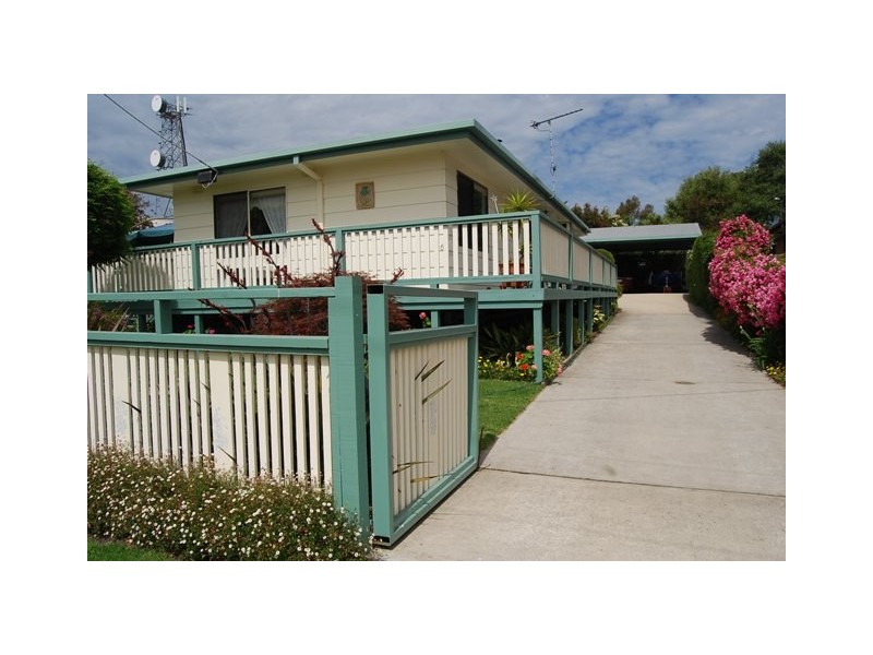 6 Hazel Road, Lakes Entrance VIC 3909