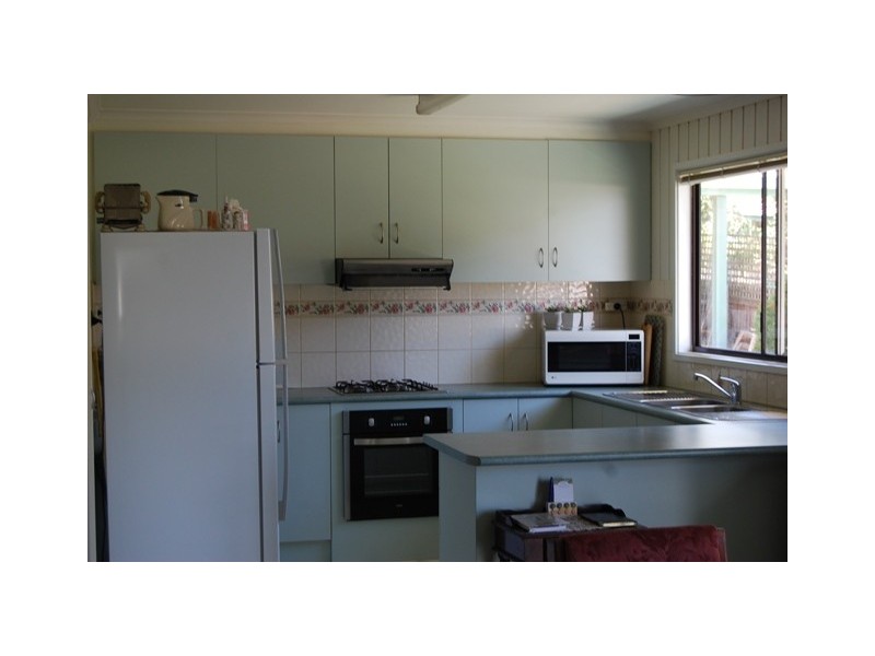 6 Hazel Road, Lakes Entrance VIC 3909